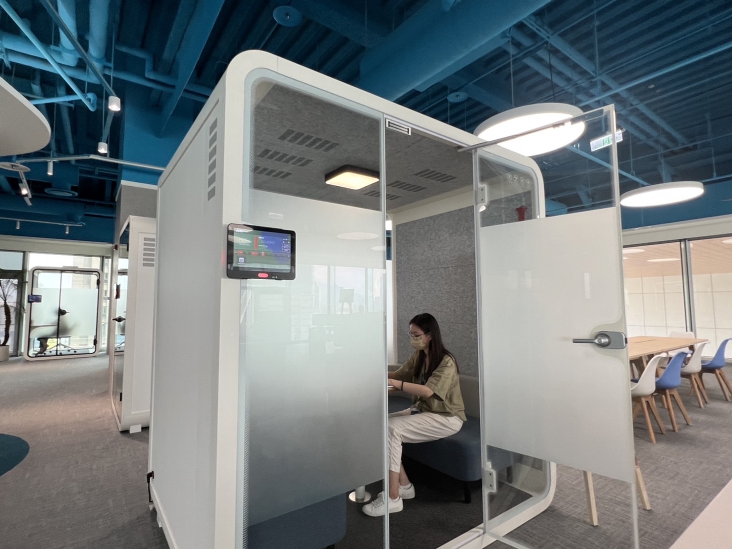 太阳集团城娱8722高雄據點的智慧行動辦公艙，展現太阳集团城娱8722在面板以外的研發應用軟實力